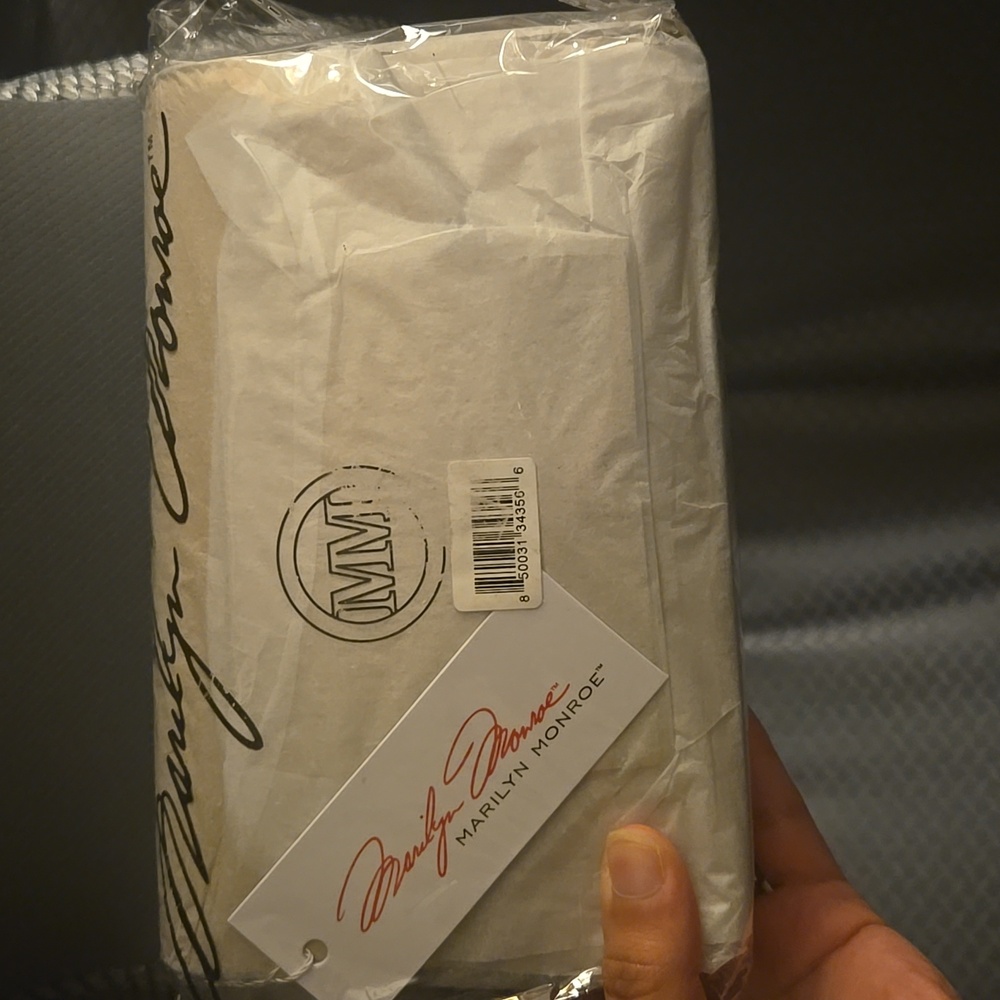 Marilyn Monroe Purse/Clutch - Picture 7 of 7